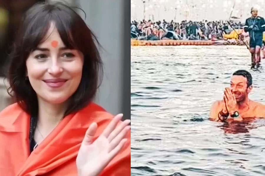 Coldplay's Chris Martin, Girlfriend Dakota Johnson Take A Holy Dip In Maha Kumbh