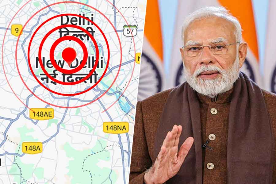 Earthquake hits Delhi, PM Modi urges to stay calm