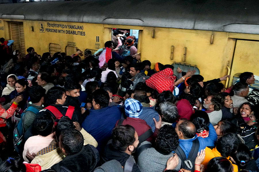 What led to stampede at New Delhi railway station and how it unfolded