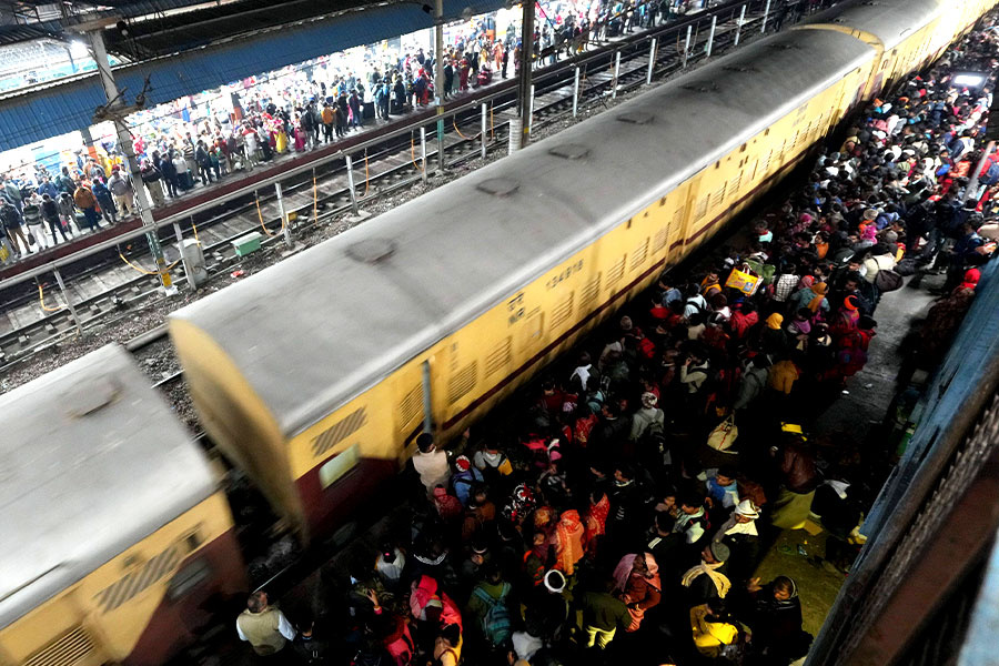 Delhi Railway Station stampede: 11 women, 4 children among 18 dead In maha kumbh rush