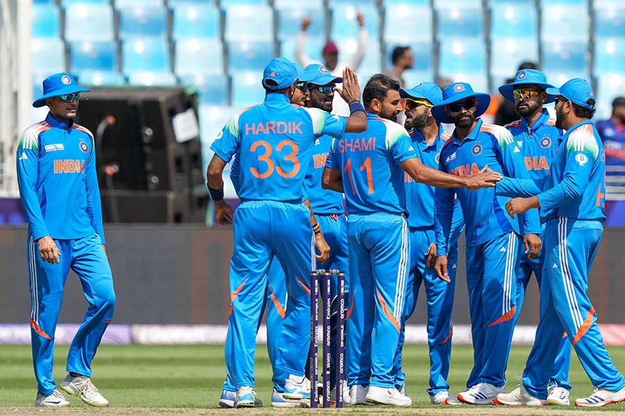 Champions Trophy 2025: Indian cricketers like Shami and Harrdik shares whats inside their phones