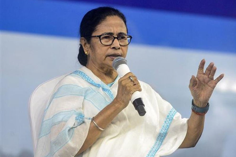 TMC lady MP complains to Mamata Banerjee against an elderly MP