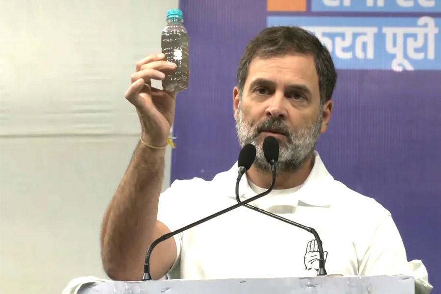 Rahul Gandhi challenges Arvind Kejriwal to drink Yamuna water