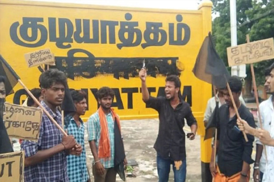 Pro-Tamil activists blacken Hindi text on Tamil Nadu railway name board