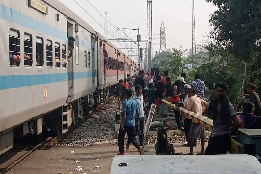 Big cracks near the Belmuri train line in Howrah