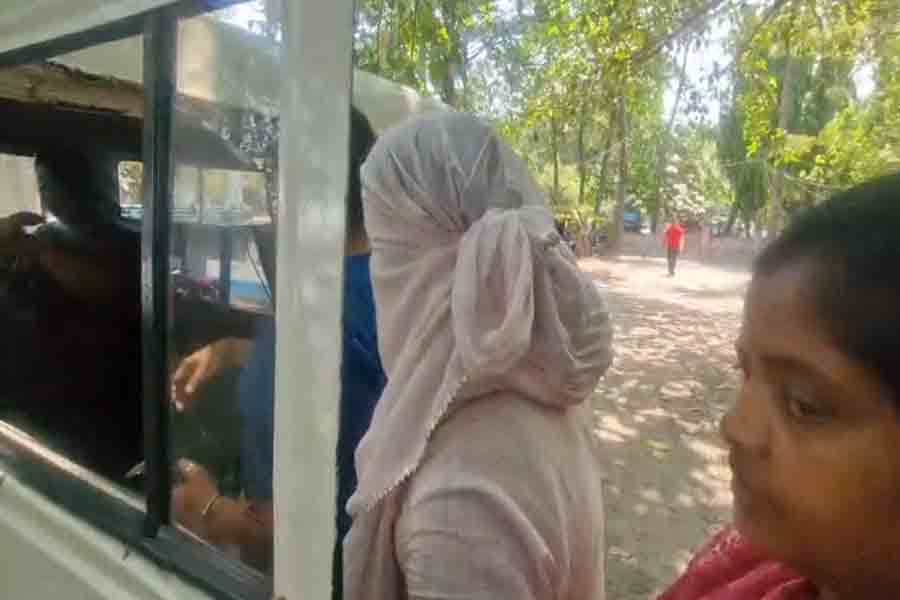 CISF constable posed as IT Officer loot in promoter home in Chinar Park