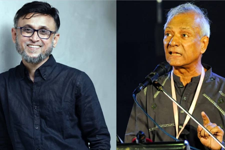 In Bangladesh intellectual artist Jamil Ahmed steps down from the stage raising compalin against Yunus cultural adviser Mostafa Farooqui
