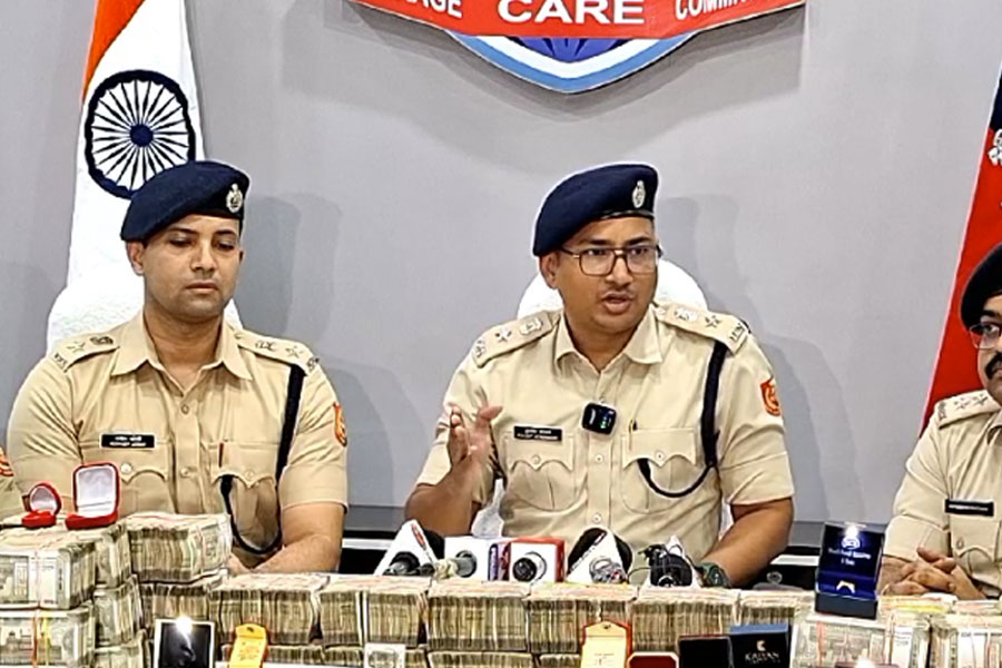 Fake call center at Bidhannagar, crores of rupees recovered