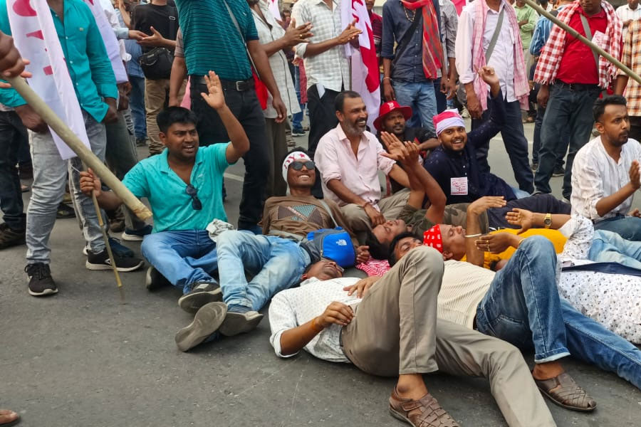 Huge chaos at siliguri in DYFI protest