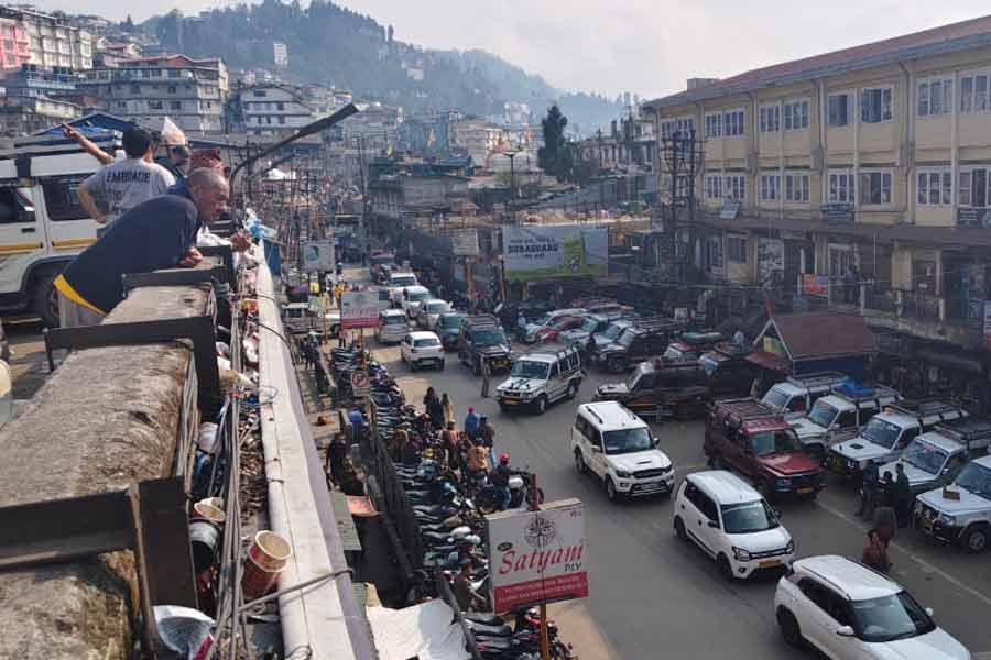 Traffic movement very slow in Darjeeling