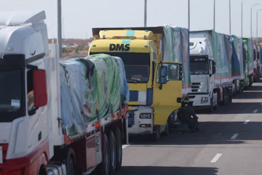 Israel stops entry of humanitarian aid to Gaza
