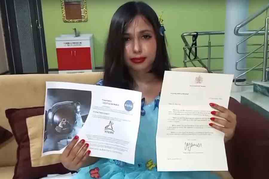 Hooghly fashion designer work reached to Moon