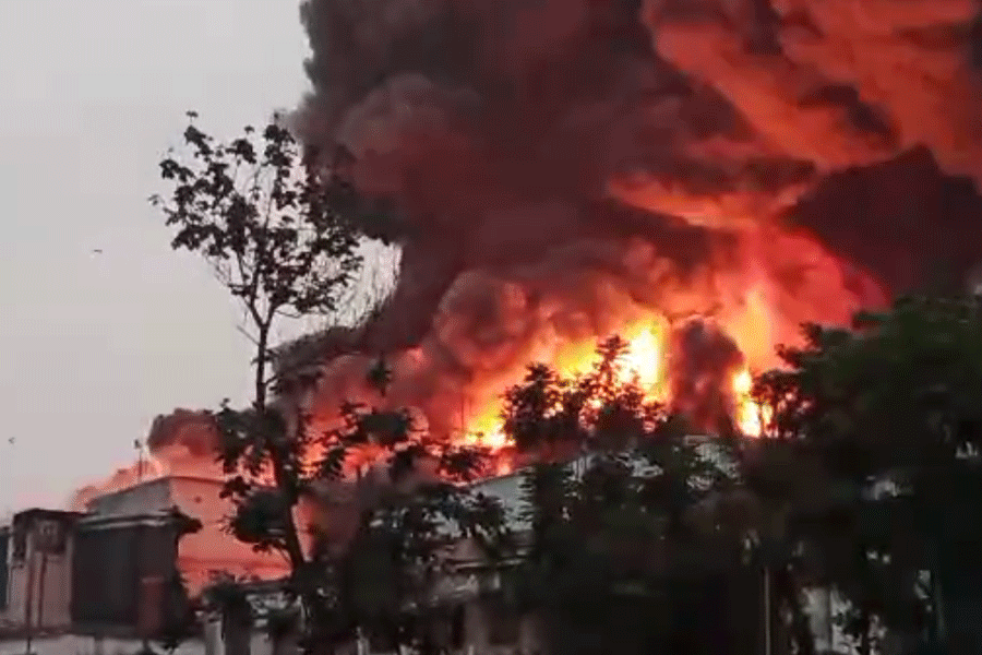 Devastating fire at plastic factory in Howrah