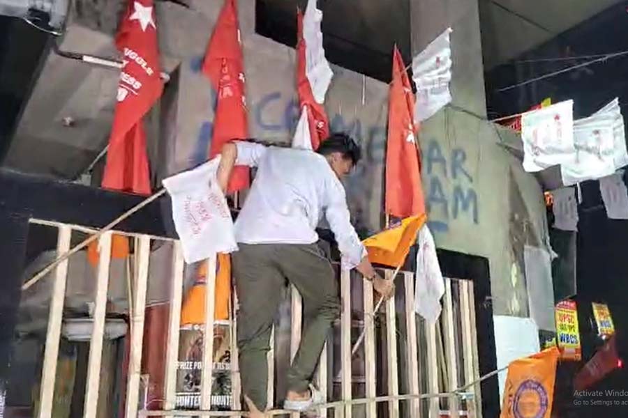 ABVP stages protest at Jadavpur University