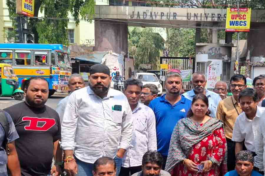 TMC Councilor starts work in front of Jadavpur University