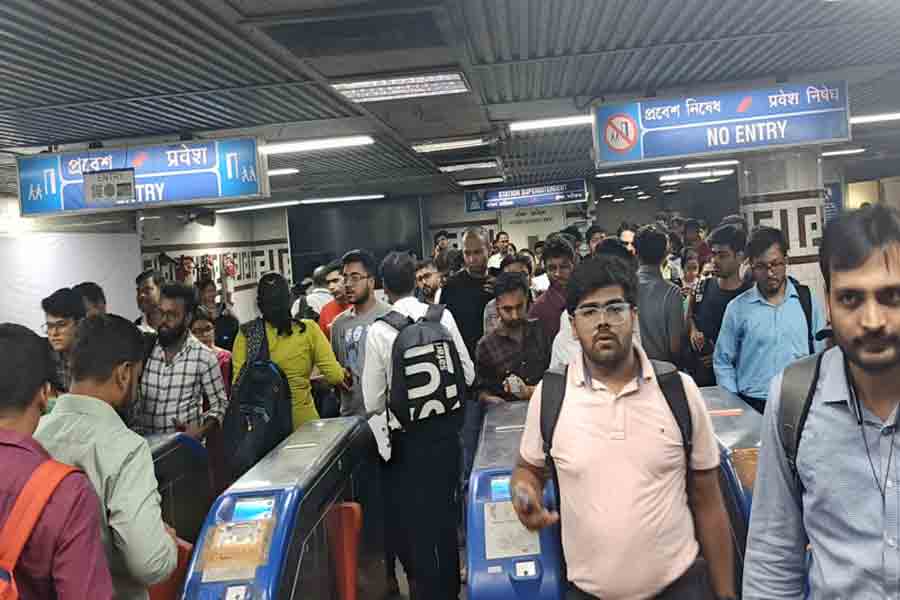 Service disrupted in Kolkata Metro due to technical problem between Dumdum and Noapara