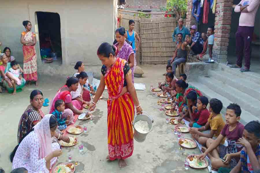 Maldah Husband performs last rites of wife after she ran away with lover