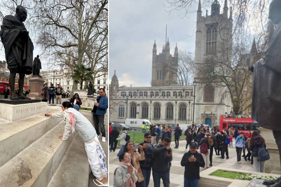 Mamata Banerjee in London: WB CM pays tribute at Gandhi statue, criticizes Modi govt