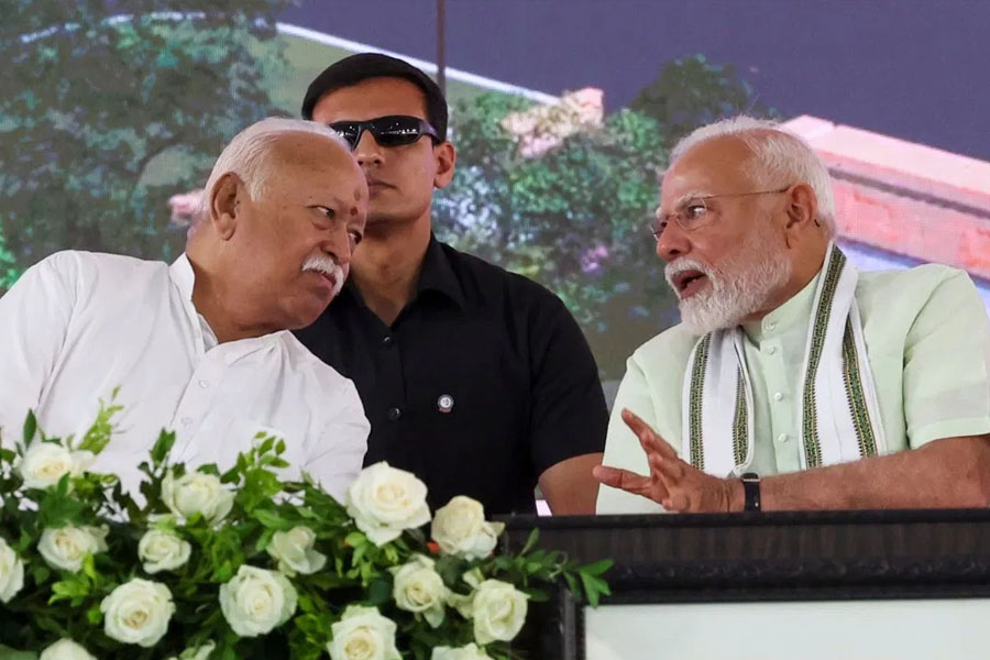 PM Modi visited RSS office to announce retirement plan, says Sanjay Raut