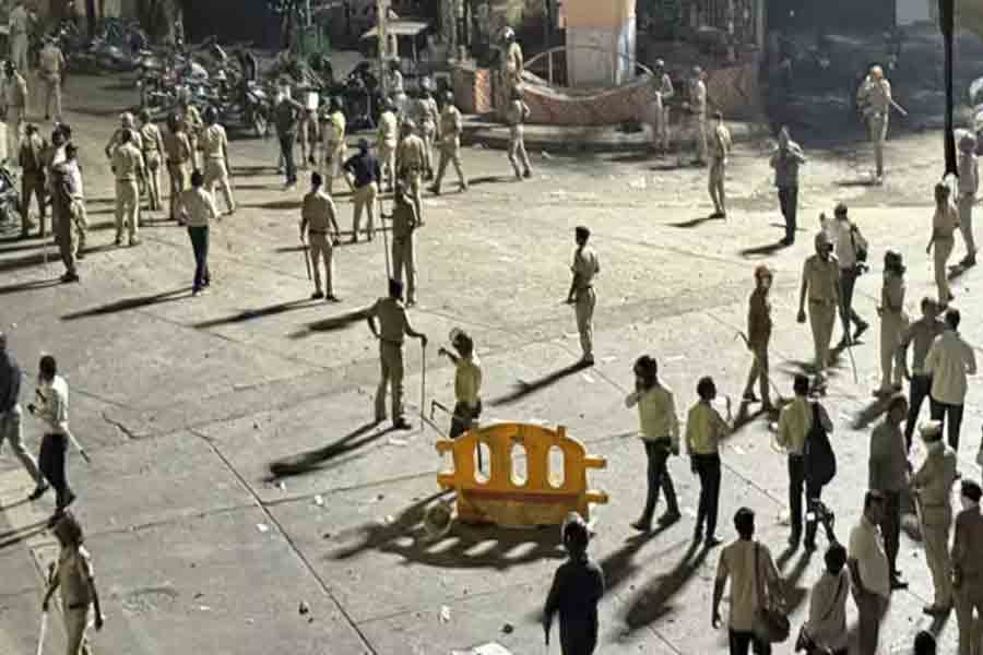 Clashes Erupt, Vehicles Set Afire In Nagpur Amid Aurangzeb Row