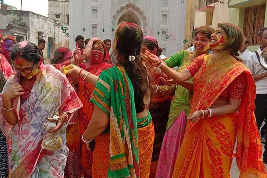 People of Domjur's makardaha celebrates Pancham Dol
