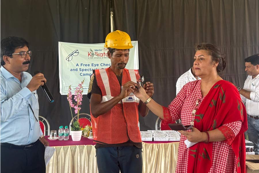 Merlin I Am Kolkata organized an eye screening camp at Merlin Rise