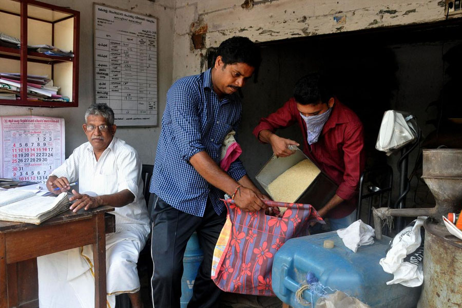 Ration dealers are planning to protest against Central Govt