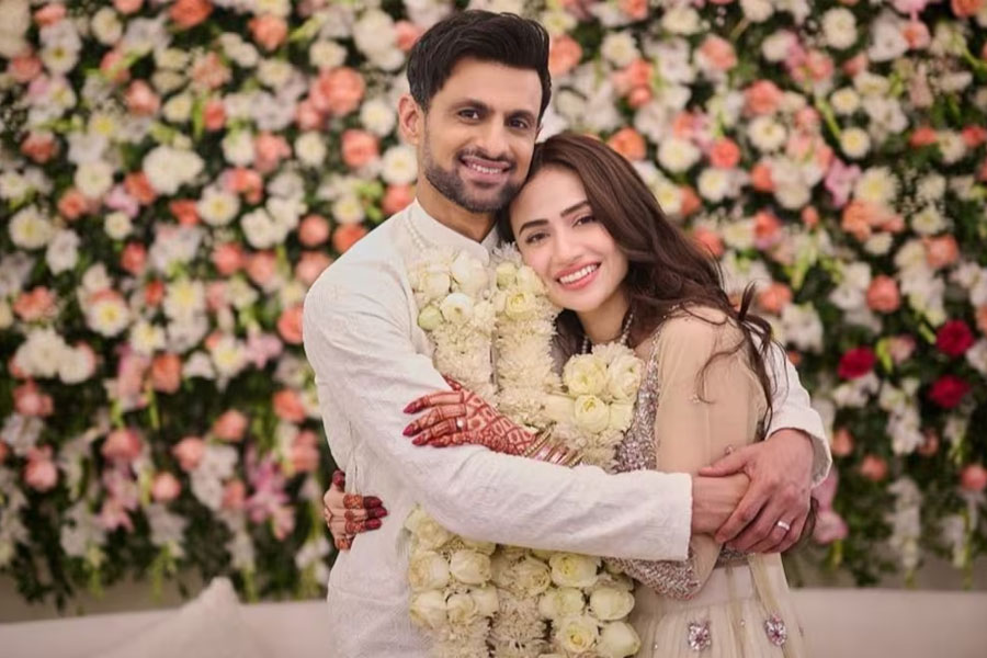 Shoaib Malik's wife Sana Javed's comment sparks a storm of trolls on the internet