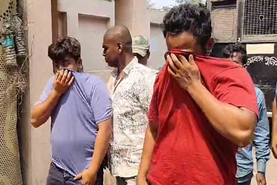 TMC workers robbed fish and vegetables posing as police in New Barackpore