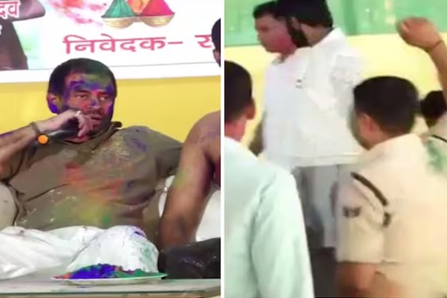 'Thumka lagao' or get suspended: Tej Pratap's order to cop on Holi sparks row