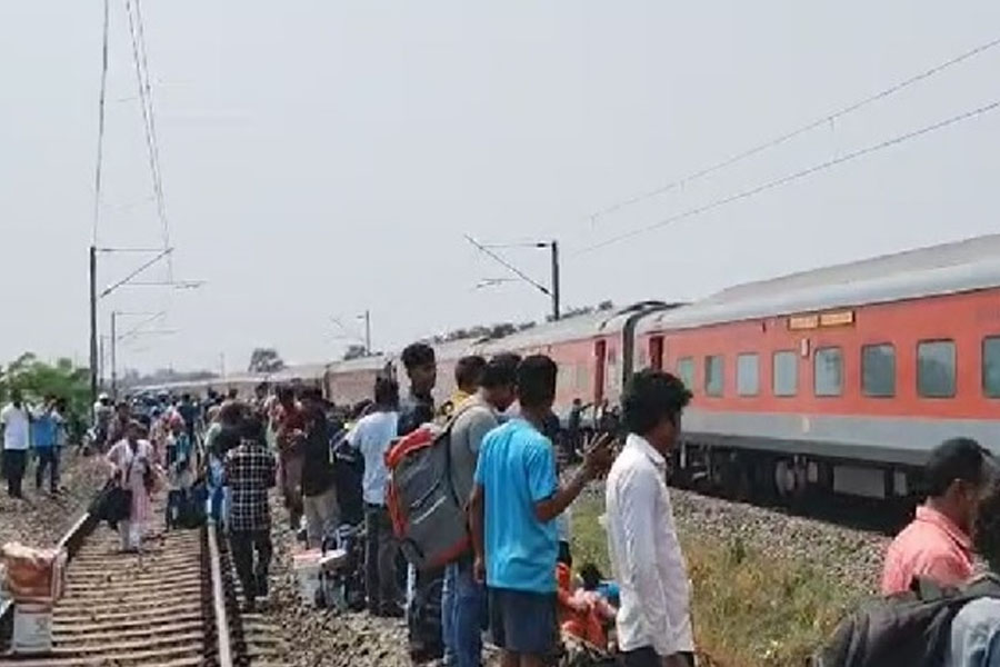 Kamakhya Express train has reportedly derailed near Choudwar of Odisha, one dead