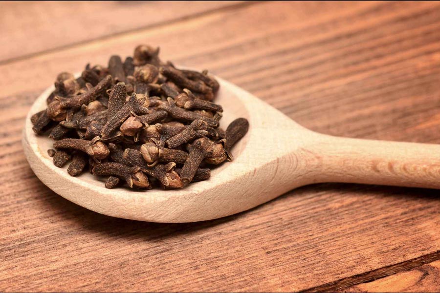Benefits of eating Cloves after meal