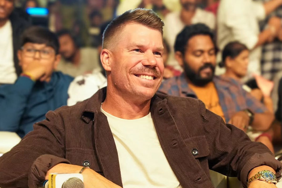 Australian Cricketer David Warner brings 'Pushpa' magic to Telugu debut film event