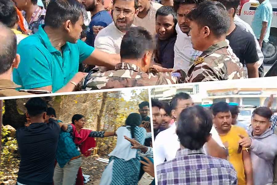 ছাত্র ধর্মঘটে দফায় দফায় উত্তেজনা, বাম-তৃণমূল সমর্থকদের মধ্যে খণ্ডযুদ্ধ