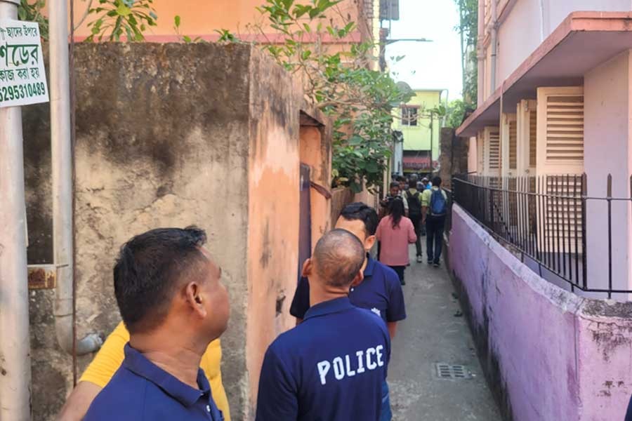 ট্যাংরা-কাণ্ডের ছায়া হালতুতে, শিশুকে মেরে আত্মঘাতী বাবা-মা?