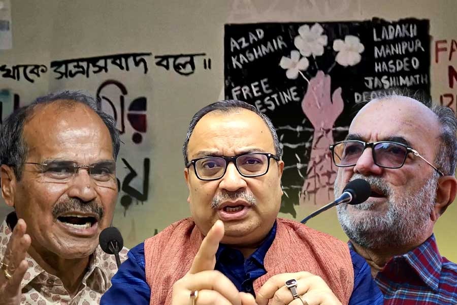 যাদবপুরে দেশবিরোধী দেওয়াল লিখন! ‘আজাদ কাশ্মীর’ লিখনে তীব্র বিতর্ক