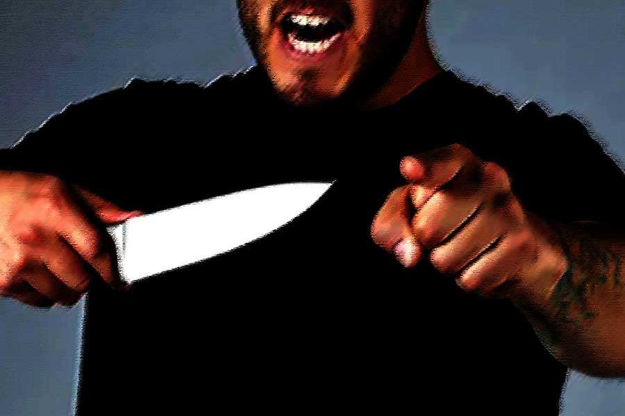 Man stabs himself after break up, asks to be clicked at Howrah