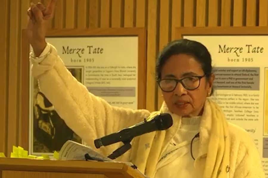‘ঘরের ইস্যু’ বিদেশে! অক্সফোর্ডে ‘কূট’ প্রশ্নে মমতা দেখালেন ‘দেশ আগে’