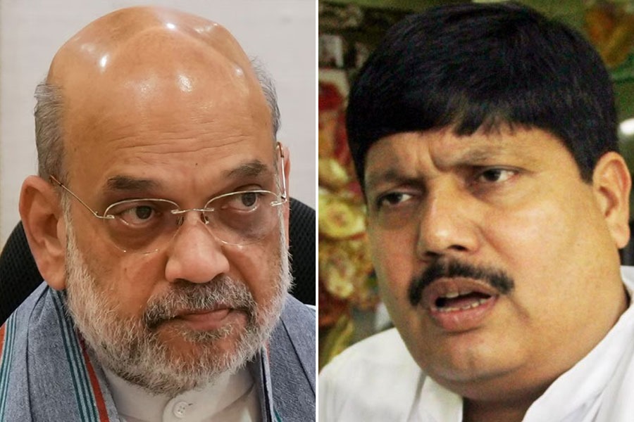 Arjun Singh writes letter to Amit Shah on police raid into home, will file case
