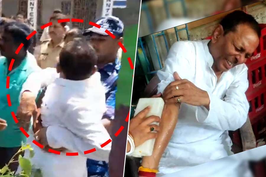 ‘ভুয়ো’ ভোটার ধরতে গিয়ে আক্রান্ত অখিল গিরি! কাঁথি সমবায় ব্যাঙ্কের নির্বাচনে ধুন্ধুমার