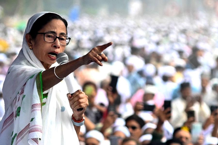 প্ররোচনায় পা দেবেন না, ইদে রেড রোড থেকে বার্তা মমতার