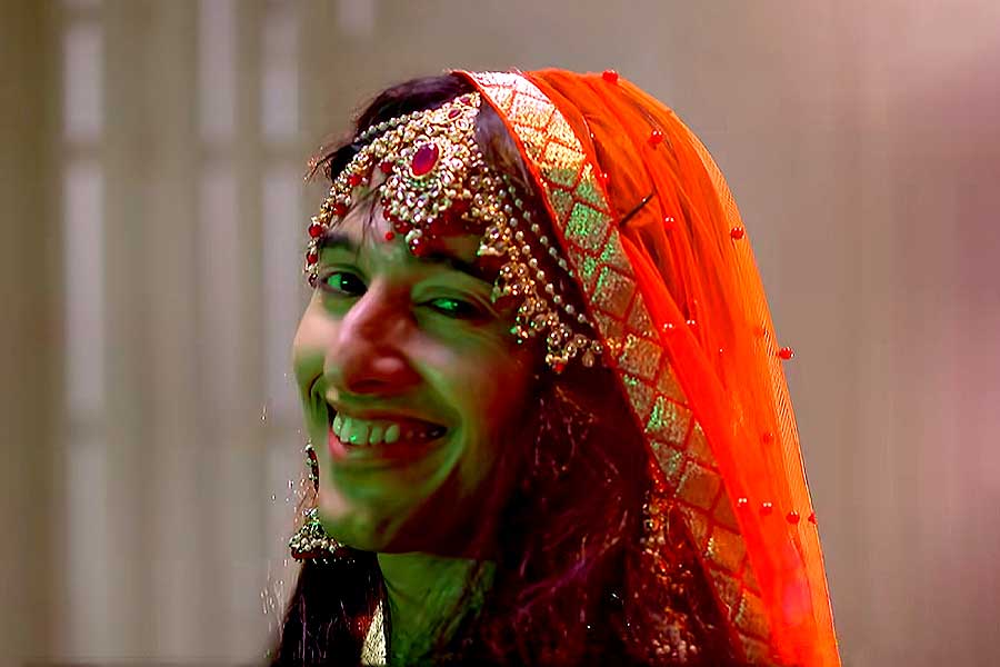 'Santu' Aryann Bhowmik in the guise of a woman! what secret is hidden?