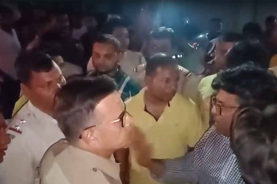 Woman dies after being hit by bike in Barasat