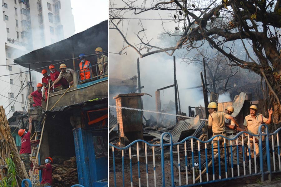 Massive fire engulfs shop at Beleghata, road closed to avoid any risk
