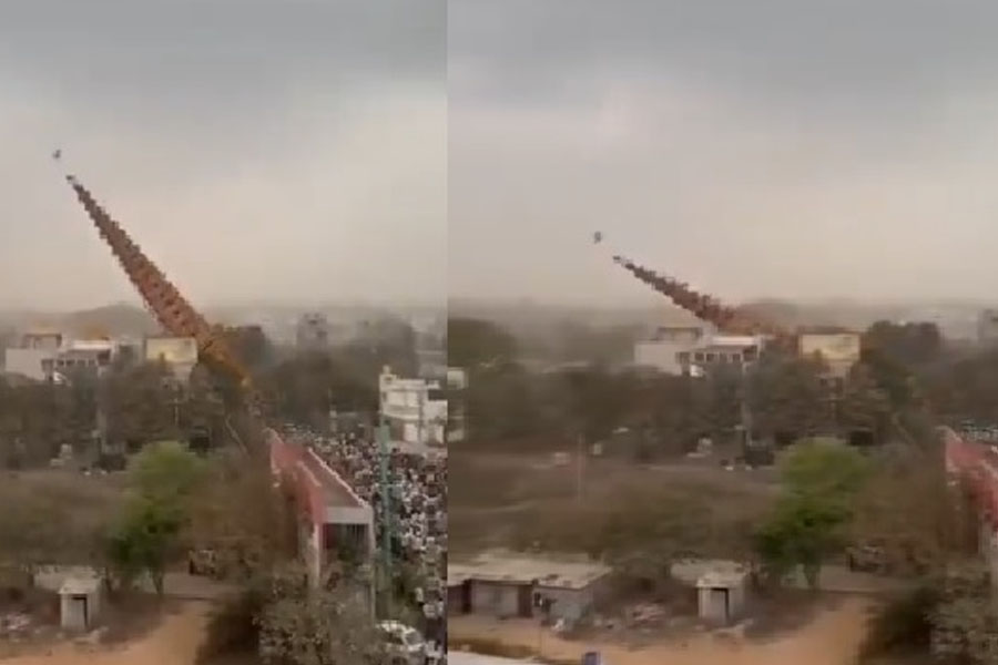 1 dead, 4 injured as 100-foot chariot topples during temple festival near Bengaluru