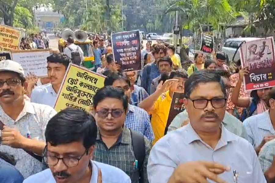 RG Kar Case: Doctors' CGO Complex campaign uproar in Salt Lake