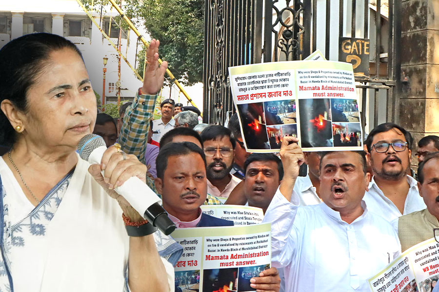 Mamata Banerjee faces protest at West Bengal Assembly