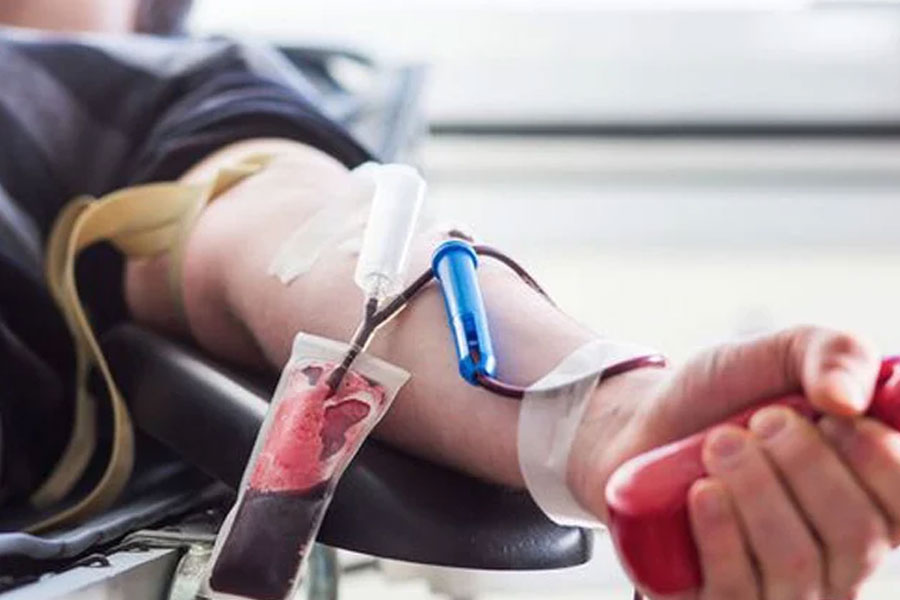 Muslim youths break fast to donate blood at Bangaon