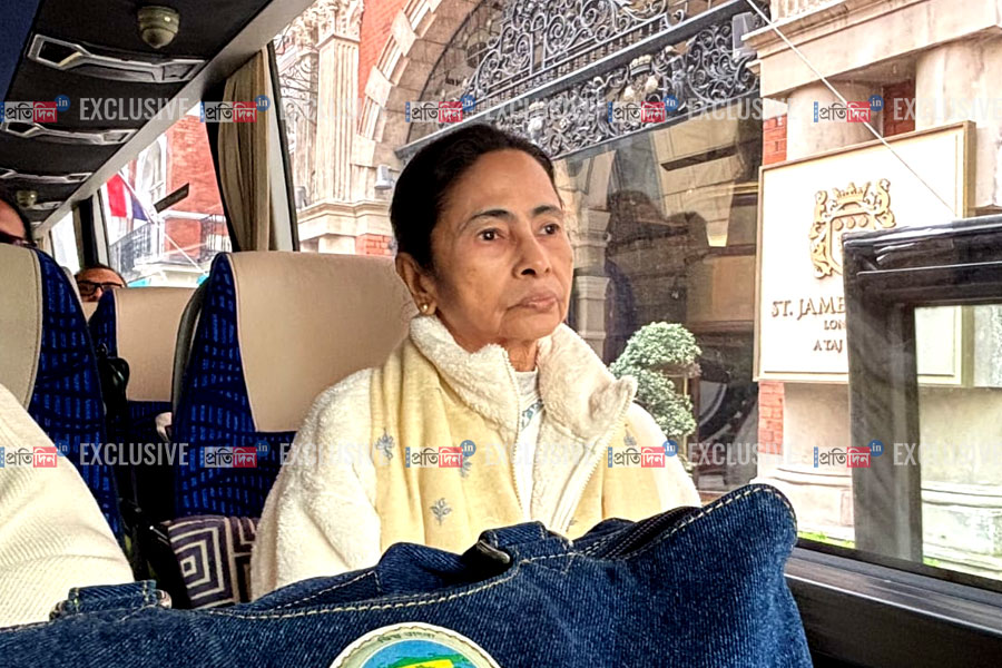 WB CM Mamata Banerjee is sets to visit Oxford University