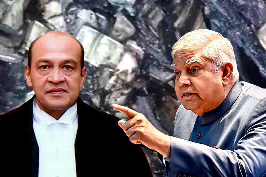 Centre eyes all party meet amidst cash row at Delhi